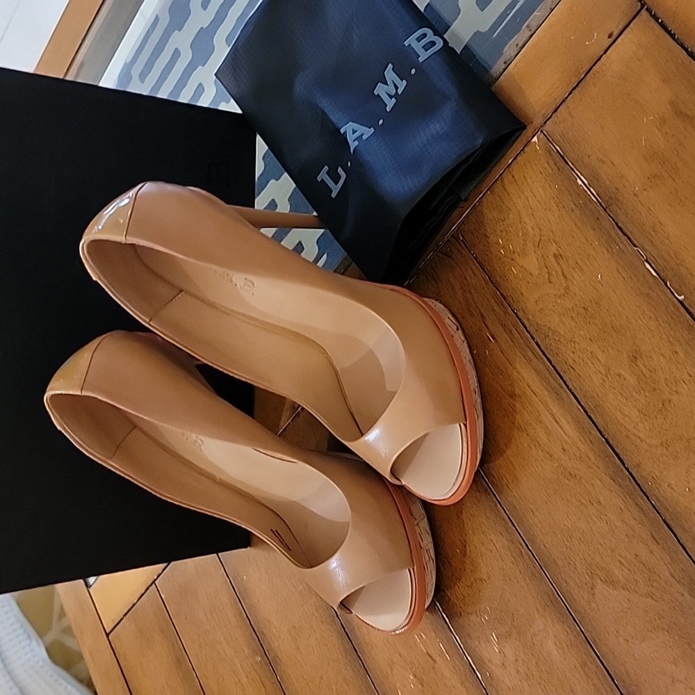NWTB  L.A.M.B. Tan Leather Peep-toe Platform Stillettos  Size: 9